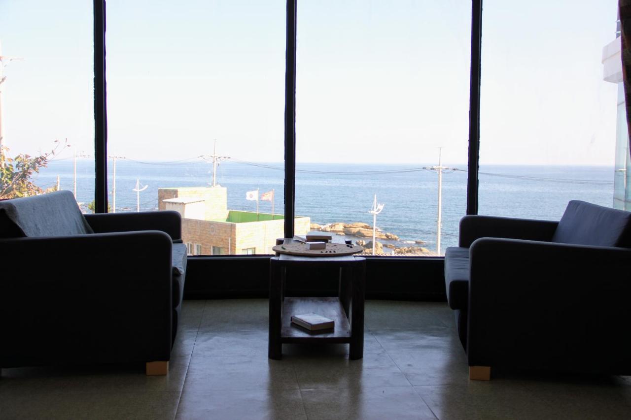 Ostello Redo Backpacker'S Gangneung Esterno foto